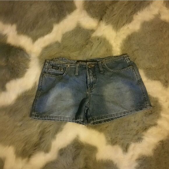 Squeeze light denim shorts 7/8 - Picture 1 of 2